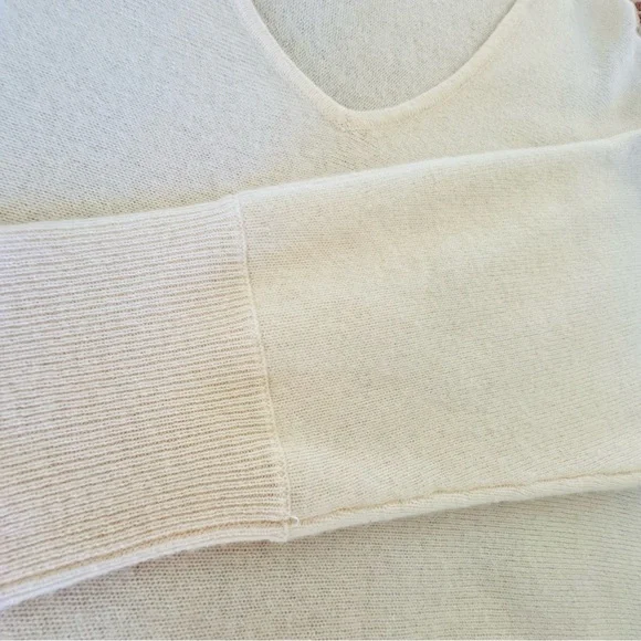 TAHARI 100% 2 Ply Cashmere V-Neck Sweater Cream L - Picture 12 of 13